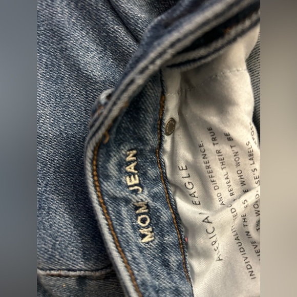 American Eagle Distressed Mom Jeans - Picture 6 of 7